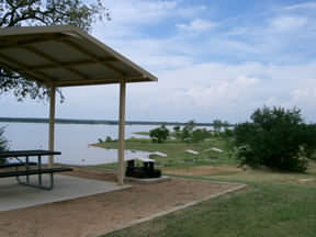 Picnic area at Sowell Creek Park on Proctor Lake